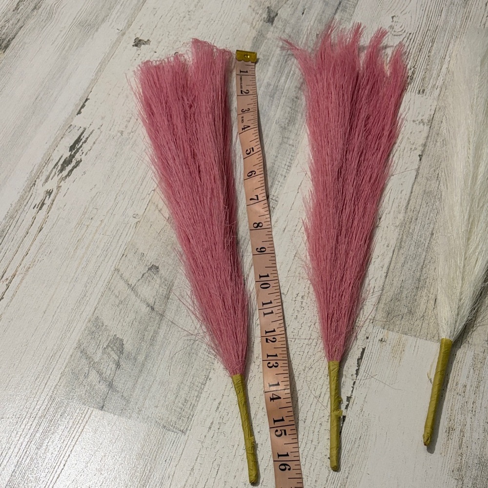 Pink and White Decorative Pampas Grass - Picture 4 of 4
